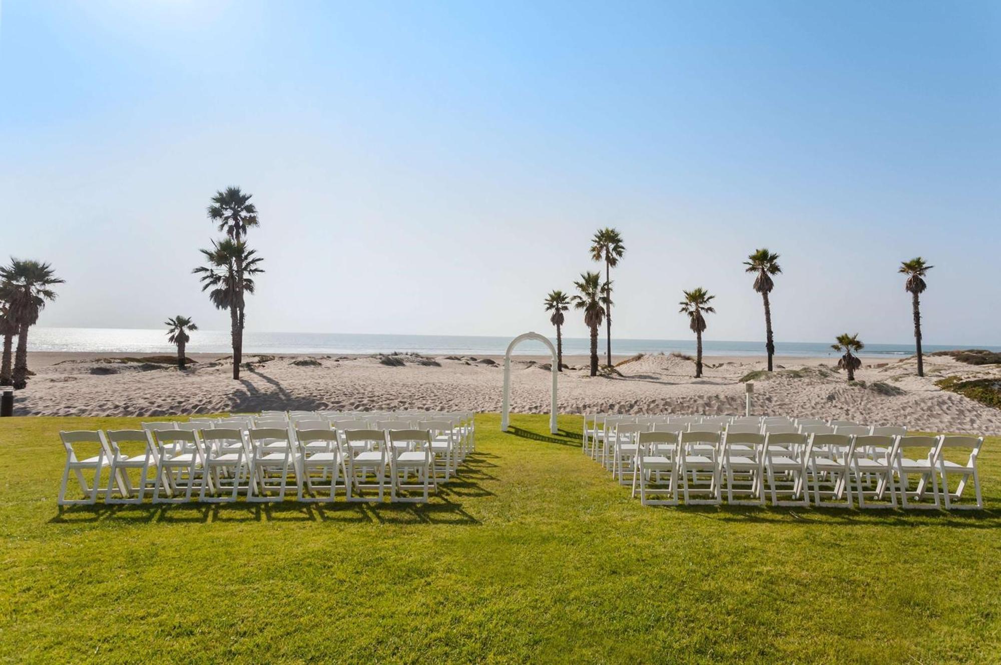 Resort Zachari Dunes On Mandalay Beach, Curio Collection By Hilton Oxnard