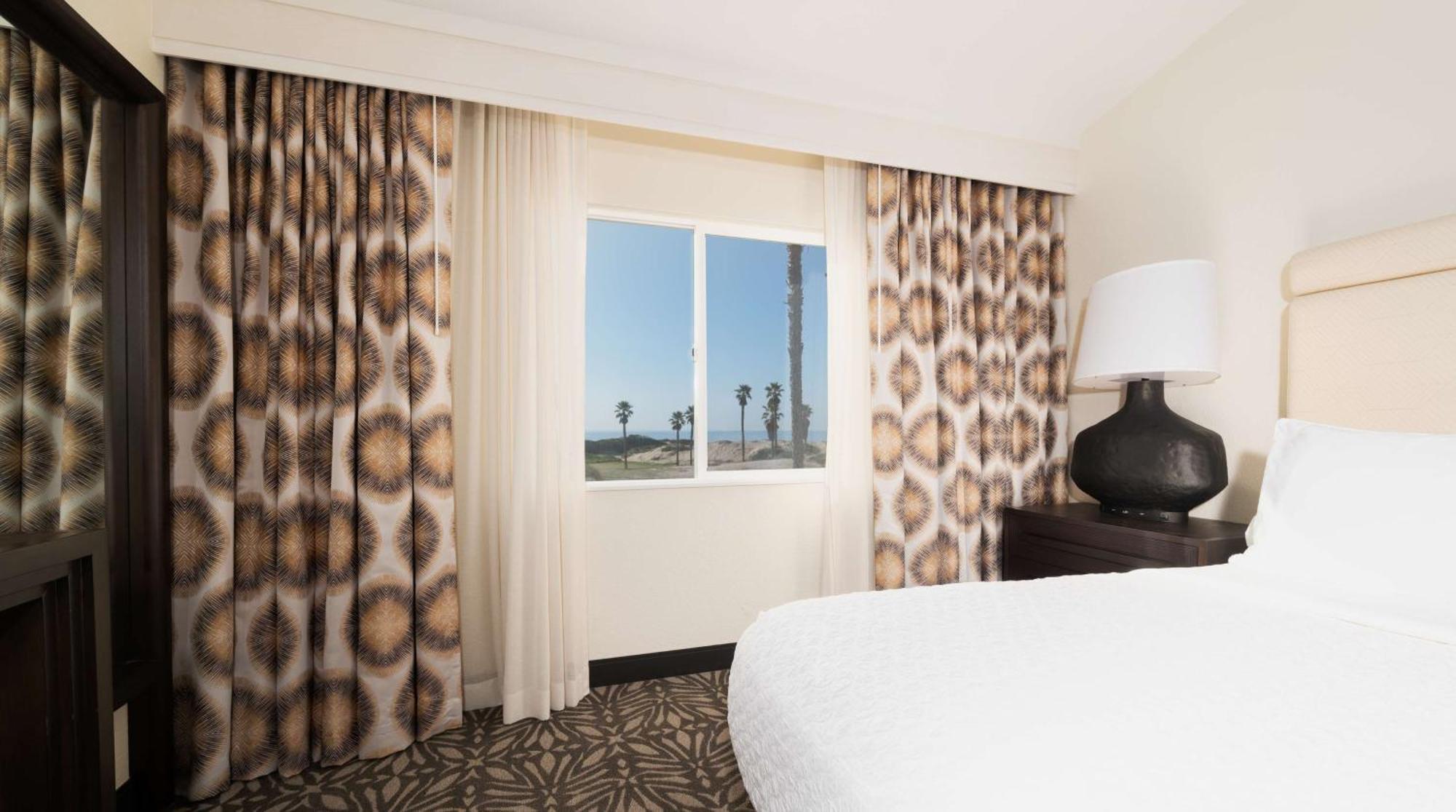 Zachari Dunes On Mandalay Beach, Curio Collection By Hilton 3* Oxnard